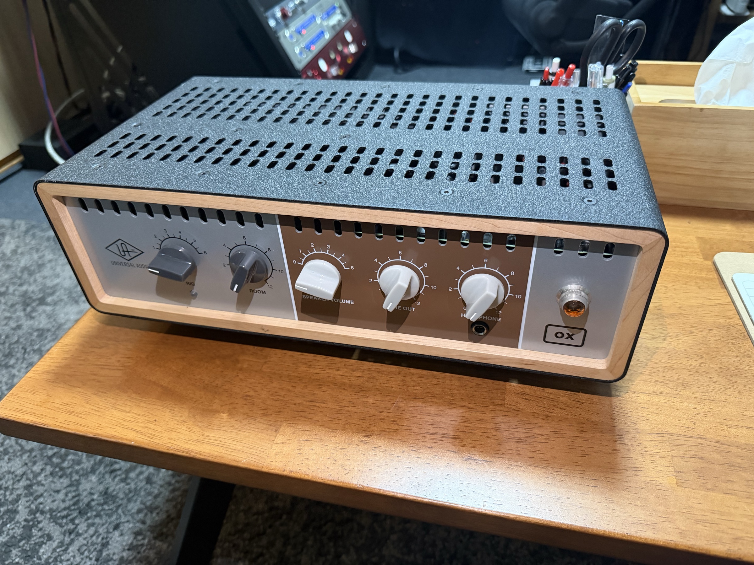 ギター録音に使うUniversal Audio OX Amp Top Box